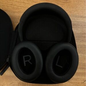 Bose Noise cancelling headphones 700 - black